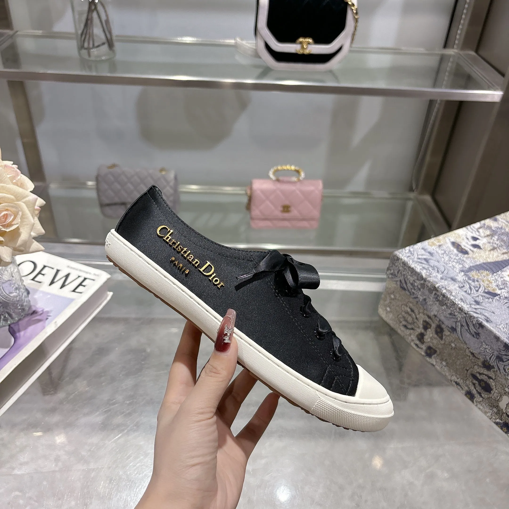 👟👟Ex-factory price 440👟👟 Dior ballet-style casual shoes, the same style as celebrities, satin fabric, breathable mesh lining, sheepskin for feet, wear-resistant rubber sole, size 35-40.